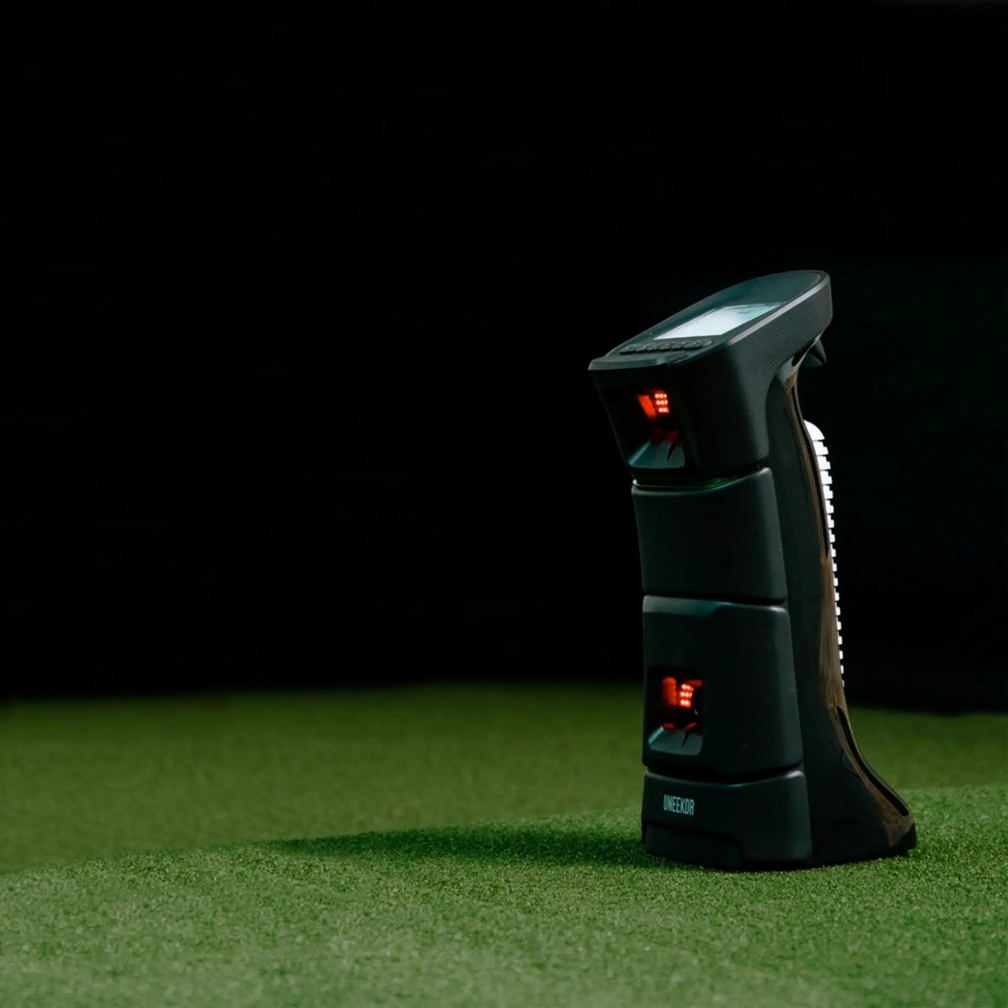 Uneekor EYE MINI SIG8 Golf Simulator Package – The Game Room Plus